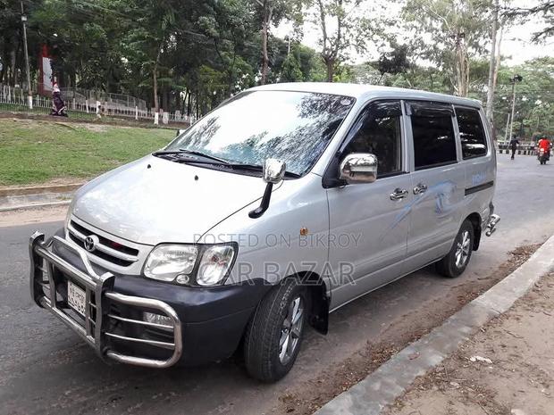 Toyota Noah 2.0 FWD (8 Seater) 2005 Silver