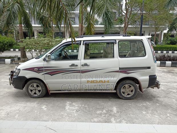 Toyota Noah KR42-GL 2006