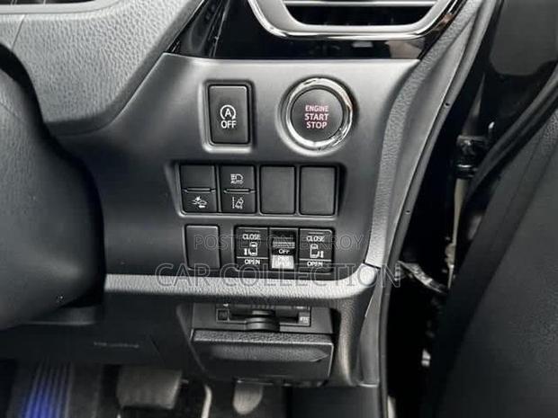 Toyota Noah si wxb non hybrid 2 2020