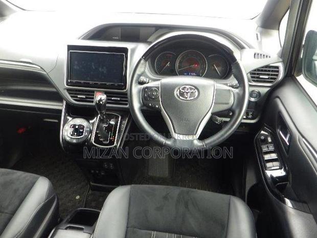Toyota Esquire Gi package 2020