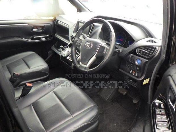 Toyota Esquire Gi package 2020