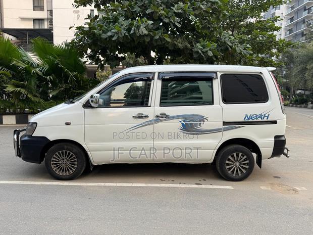 Toyota Noah GL KR 42standardroof 2004