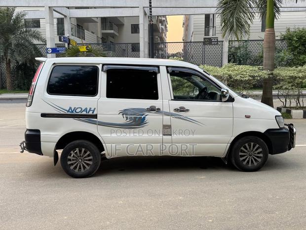 Toyota Noah GL KR 42standardroof 2004