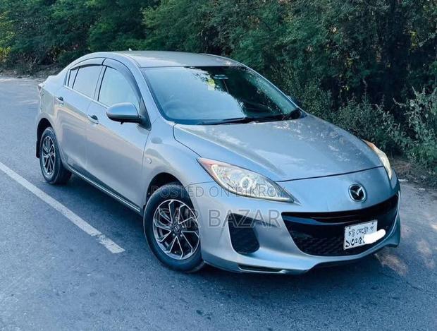 Mazda Axela Sky active 1.5L 2012