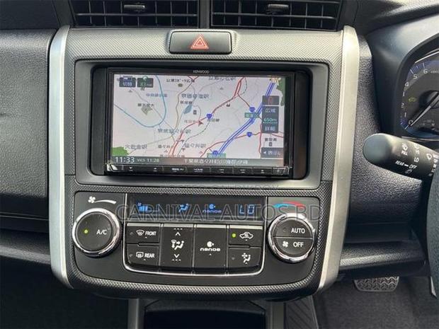 Toyota Fielder Ex Hybrid Silver 2020