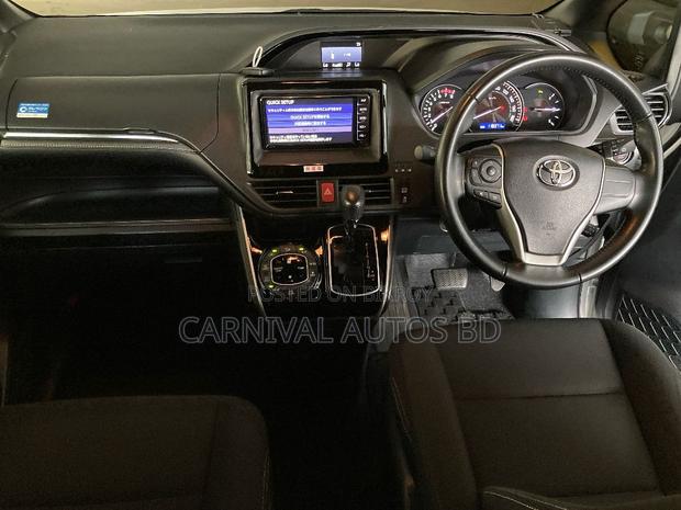 Toyota Esquire Non Hybrid Pearl 2020