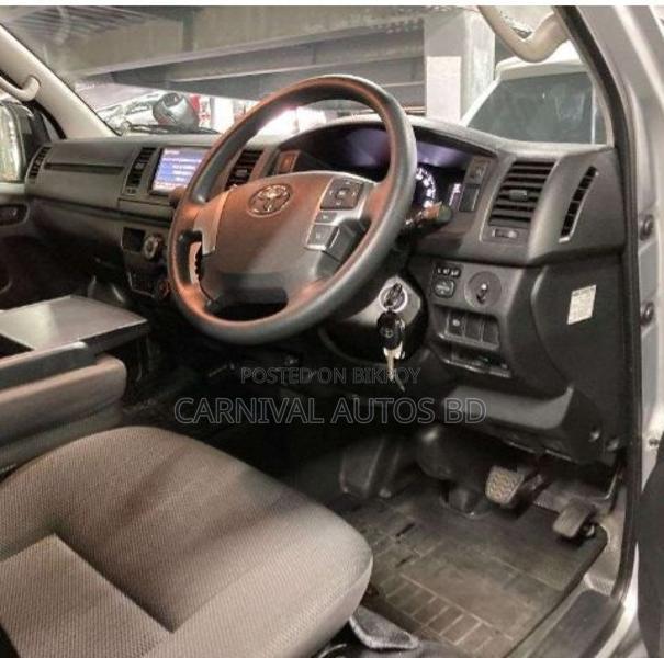 Toyota Hiace GL PACKAGE DUAL AC 2020