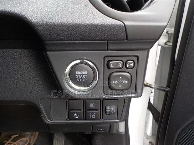 Toyota Axio EX PACKAGE NON-HY 2021