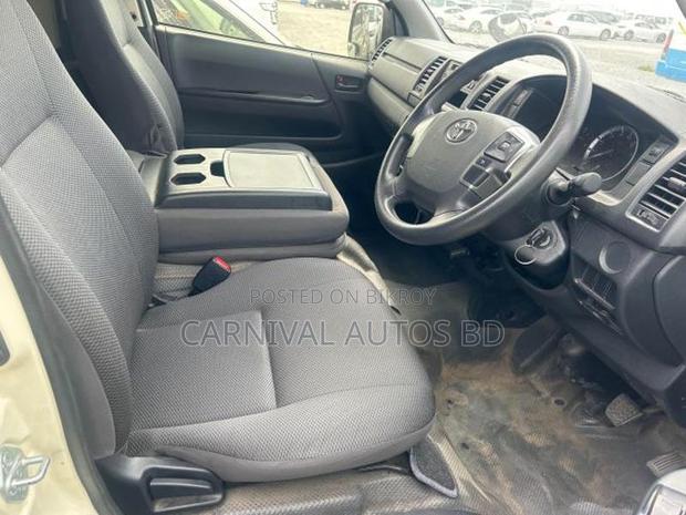 Toyota Hiace Dx 2020