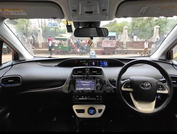 Toyota Prius S Touring Selection 2018
