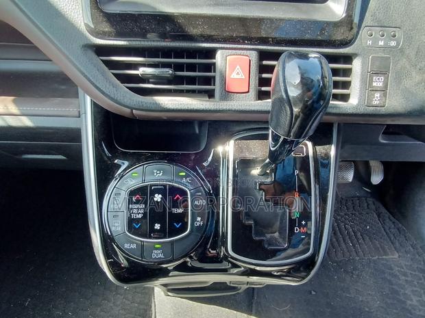 Toyota Esquire Gi package 2021