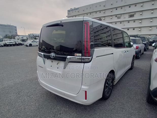 Toyota Esquire Gi package 2021