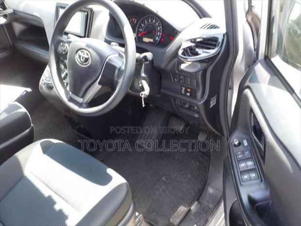 Toyota Noah X NON HYBRID 8 SEAT 2021