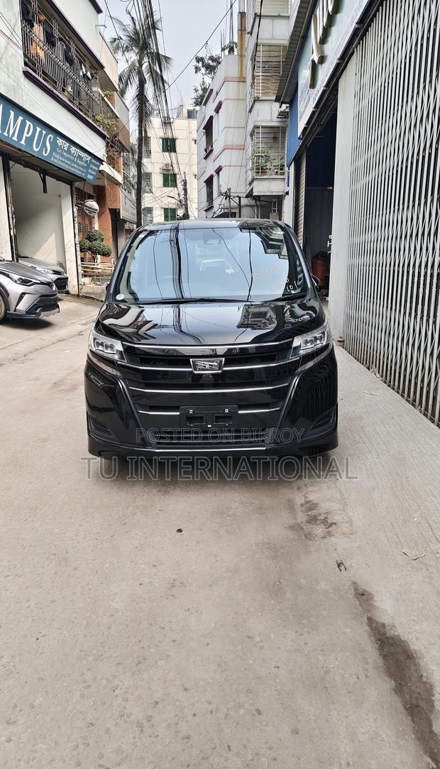Toyota Noah non-hybrid 2020