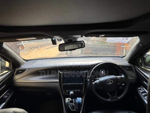 Toyota Harrier SUNROOF ALPINE NEVI. 2020