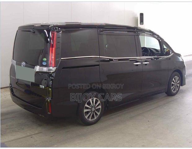 Toyota Esquire 2020