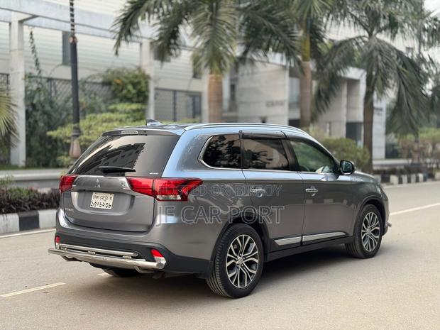 Mitsubishi Outlander 2017 Gray