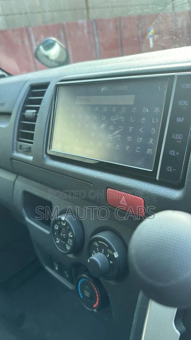 Toyota Hiace GL White Dual AC 2021