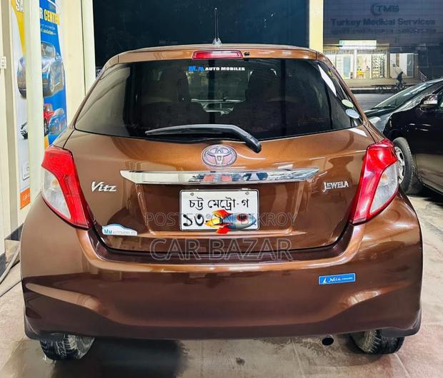 Toyota Vitz Jewela Push Brown 2011