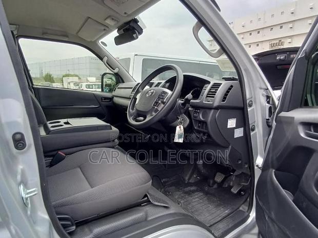 Toyota Hiace GL Silver 2021