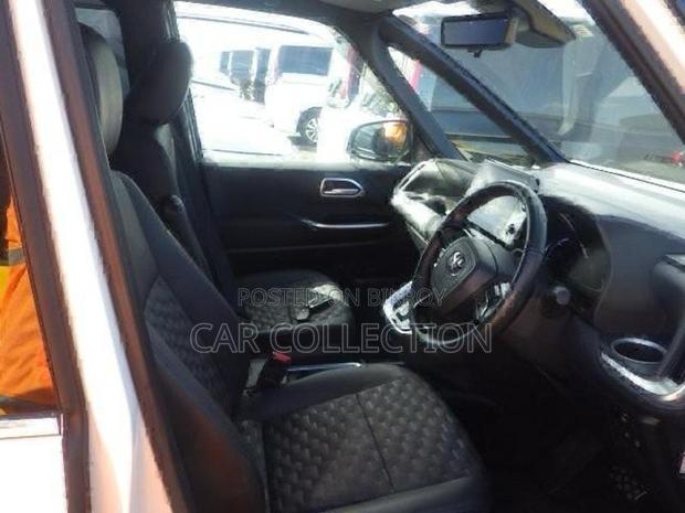 Toyota Voxy SZ Hybrid Pearl 2022