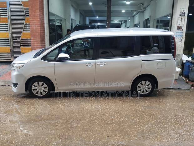 Toyota Noah 2021