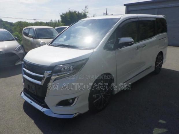 Toyota Esquire Petrol Gi Sunroof 2021