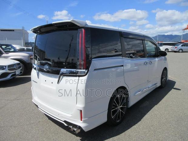 Toyota Esquire Petrol Gi Sunroof 2021