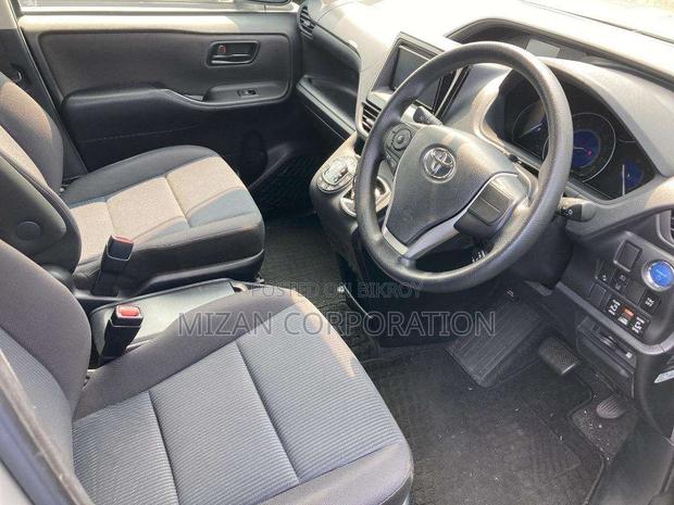 Toyota Voxy X Package 2020