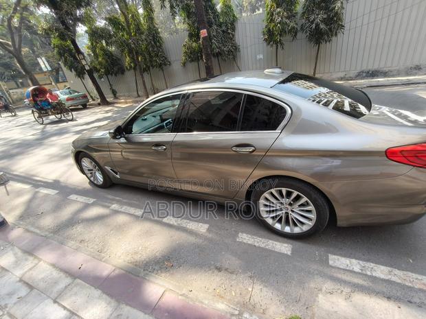 BMW 530i BROWNE 2017
