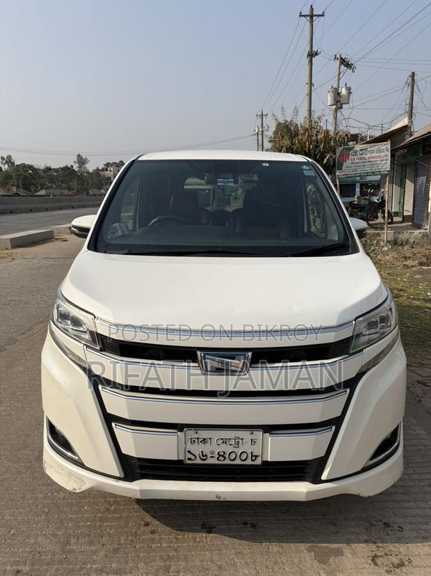 Toyota Noah ` 2017