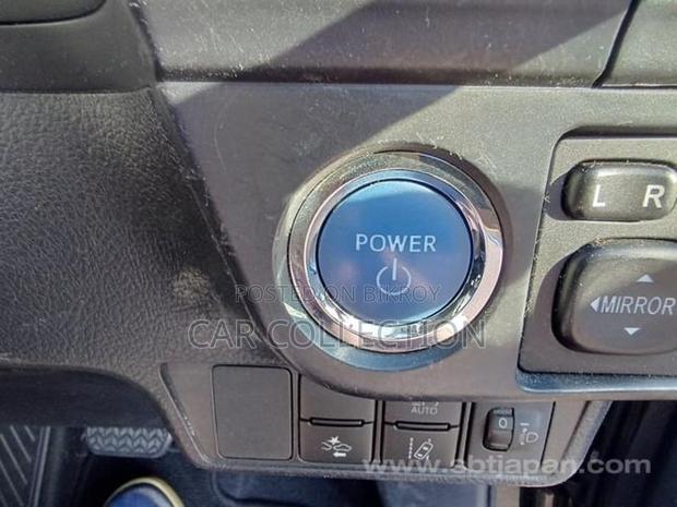 Toyota Fielder Ex Hybrid Black 2022