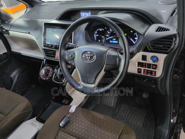 Toyota Noah G Hybrid Black 2021