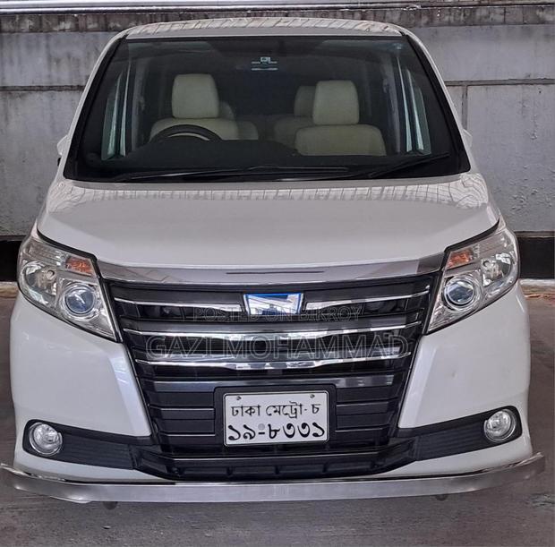 Toyota Noah 1.8 FWD Hybrid (7 Seater) 2014 Pearl