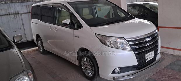 Toyota Noah 1.8 FWD Hybrid (7 Seater) 2014 Pearl