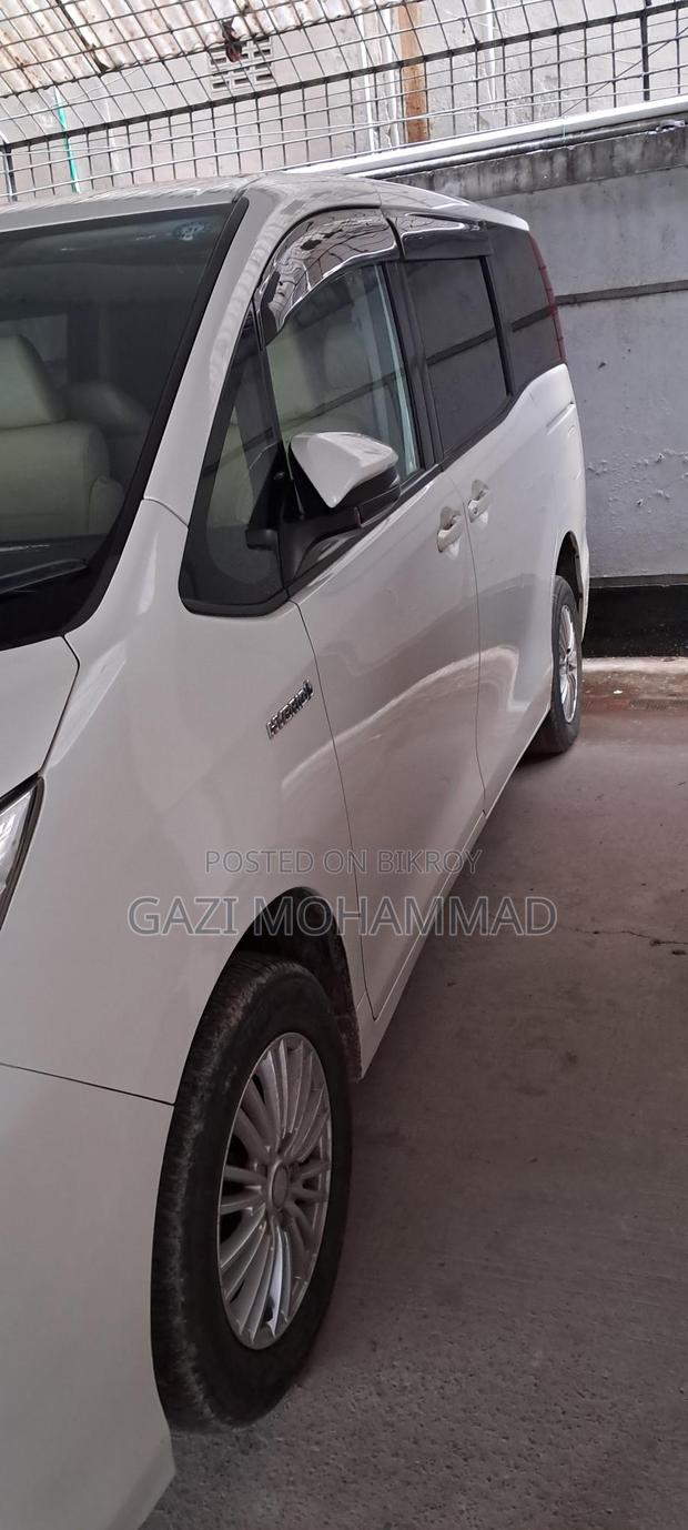 Toyota Noah 1.8 FWD Hybrid (7 Seater) 2014 Pearl