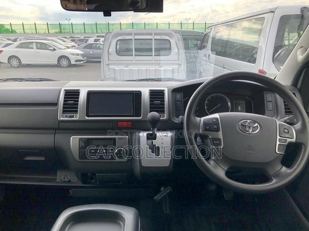 Toyota Hiace Super GL Key Pearl 2020