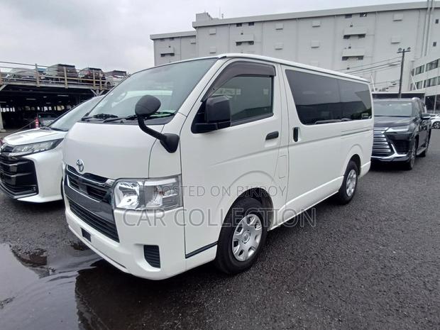 Toyota Hiace GL White 360° 2022