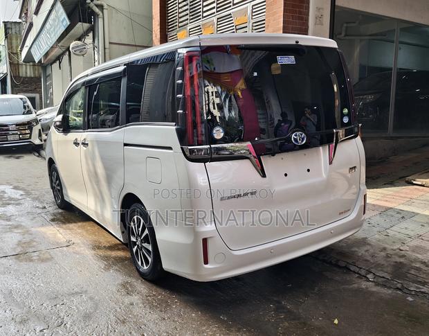 Toyota Esquire 2DOOR POWER PUSH HV 2020