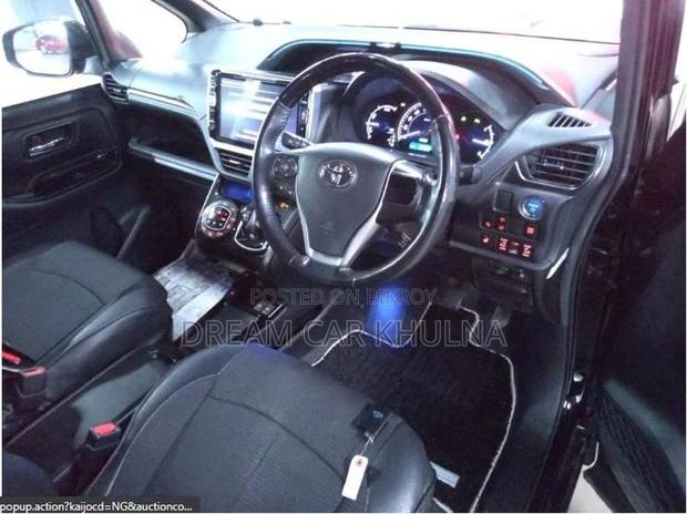 Toyota Esquire Hybrid Gi Premium 2020