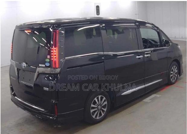 Toyota Esquire Hybrid Gi Premium 2020