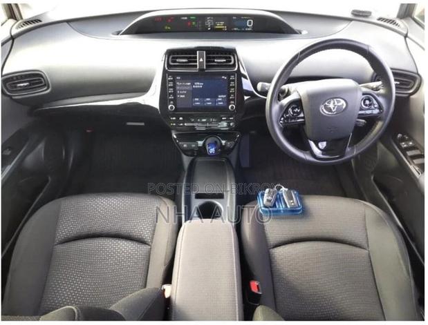 Toyota Prius S PKG 2021
