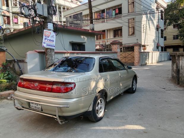 Toyota Carina . 1994