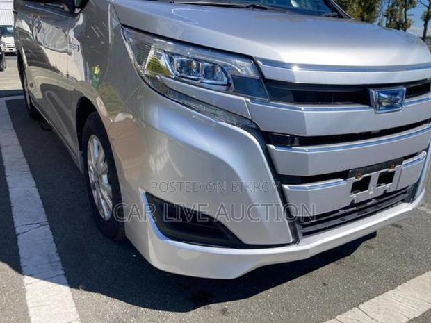 Toyota Noah Hybrid X Package 2020