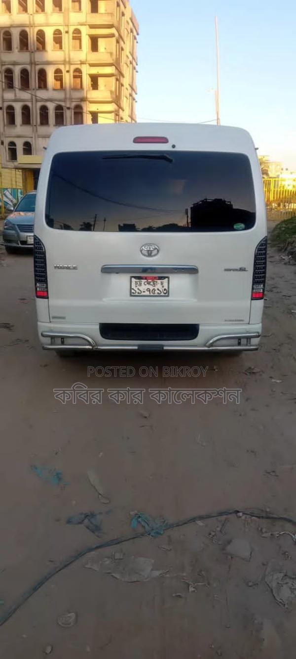 Toyota Hiace jambo 2011