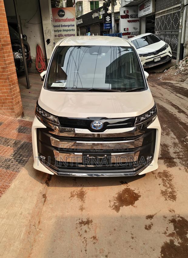 Toyota Noah SZ 2022