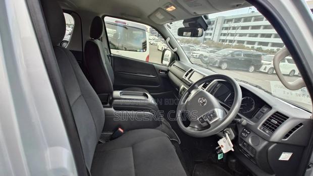 Toyota Hiace SUPER GL KEY START 2021