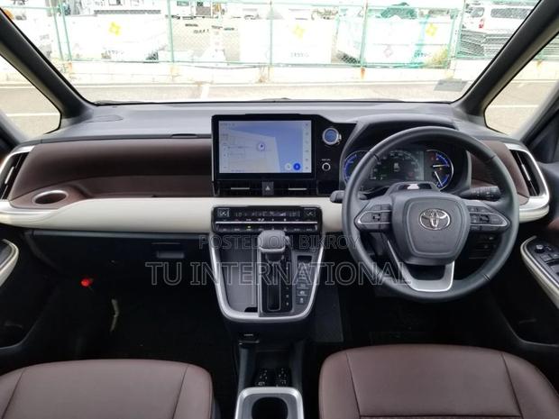 Toyota Noah Z HYBRID UNIT... 2022