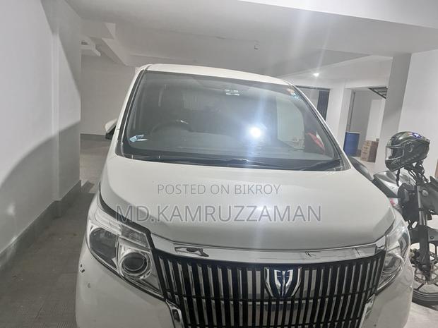 Toyota Esquire 2014