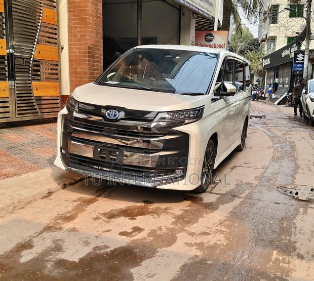 Toyota Noah HYBRID SZ 2022